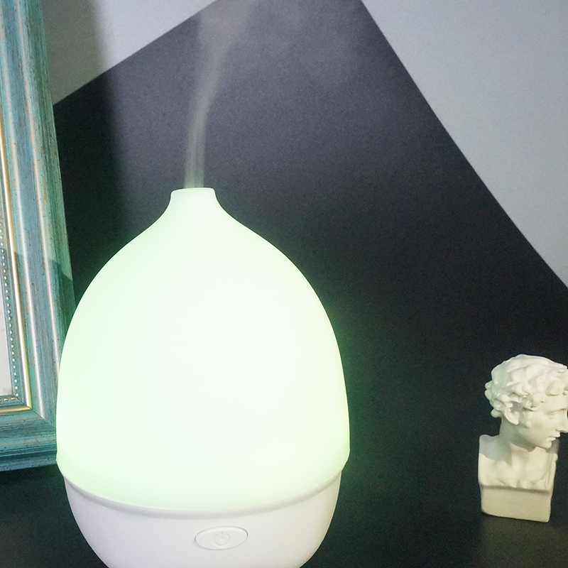 white aromatherapy oil diffuser (3).JPG